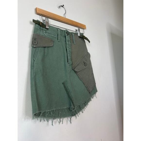 NWT Mother The G.I. Jane Frayed Cargo On The Double Green Mini Skirt - Picture 3 of 7
